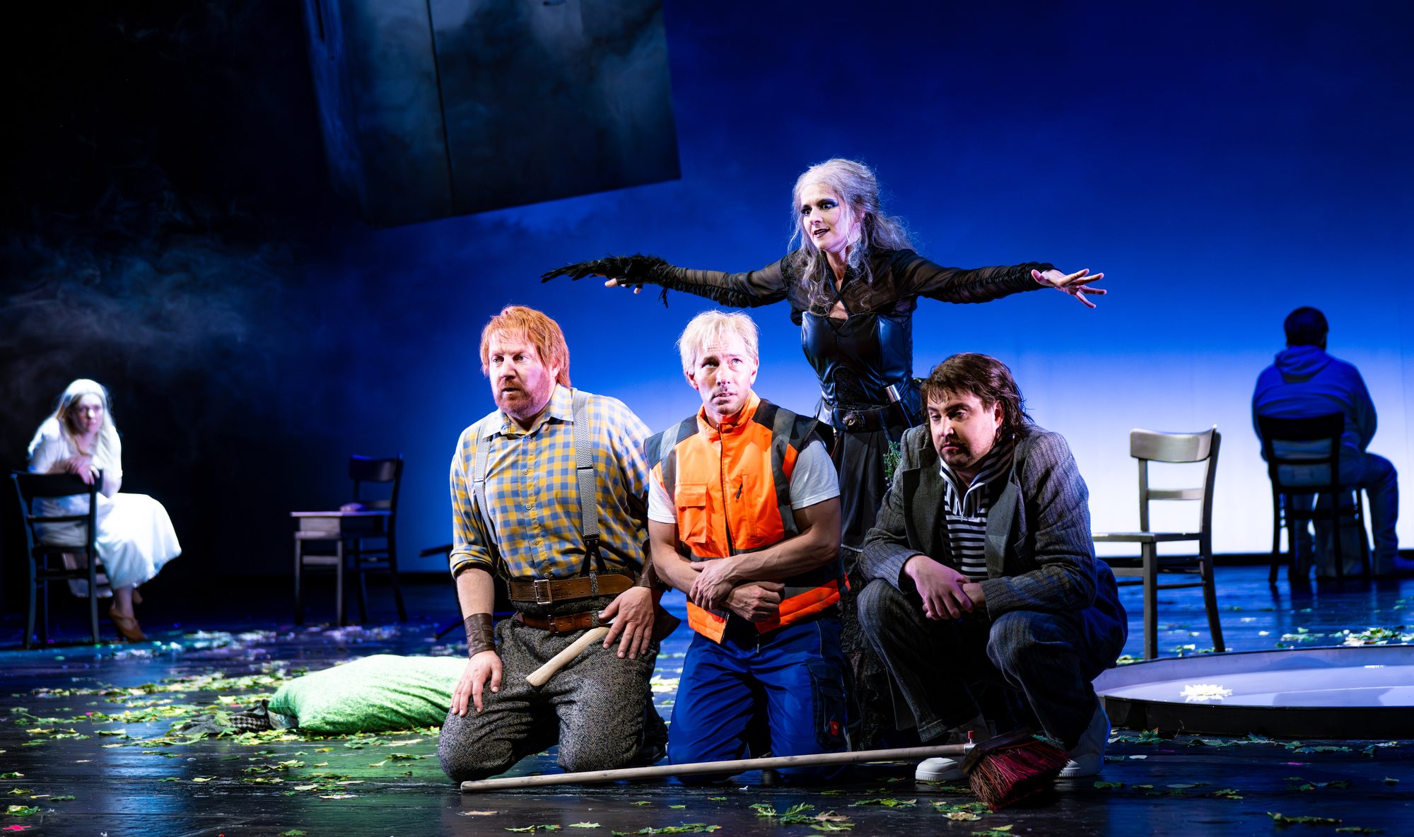 Derek Rue in Koenigskinder at Theater Trier